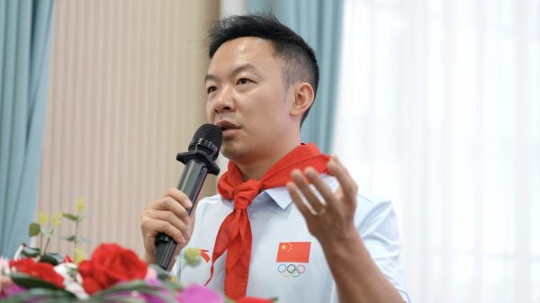 奥运冠军郭伟阳为同学们送上寄语。图片来(lái)源(yuán)：国(guó)家(jiā)体育总局体育文化发展中心
