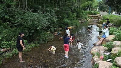 这届年轻人爱上“运动度假”