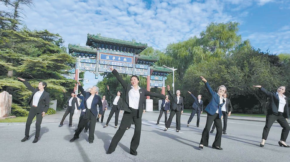 帅气奶奶“舞团”分享运动妙招