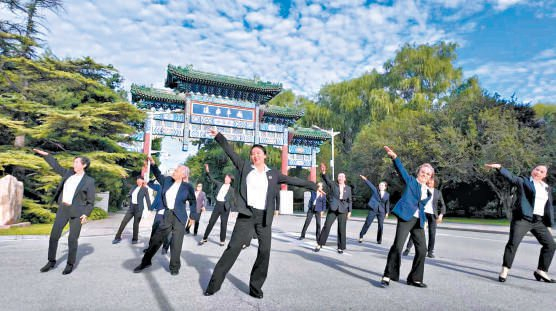 她们为中老年人开出运动良方