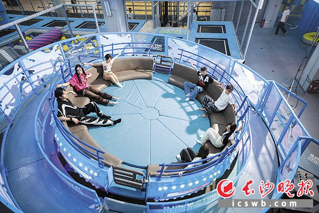 商场变潮流运动场，球票成全城“优惠券”