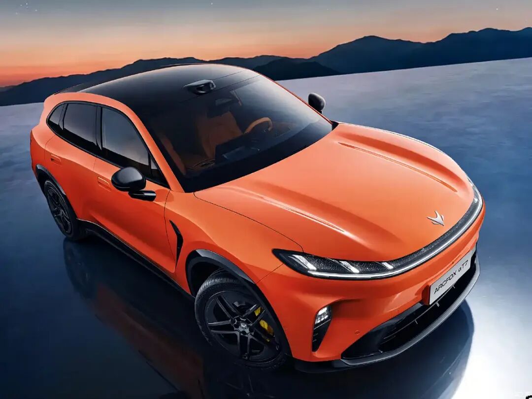 低趴宽体轿跑SUV，21英寸双五辐轮圈，年轻又运动！